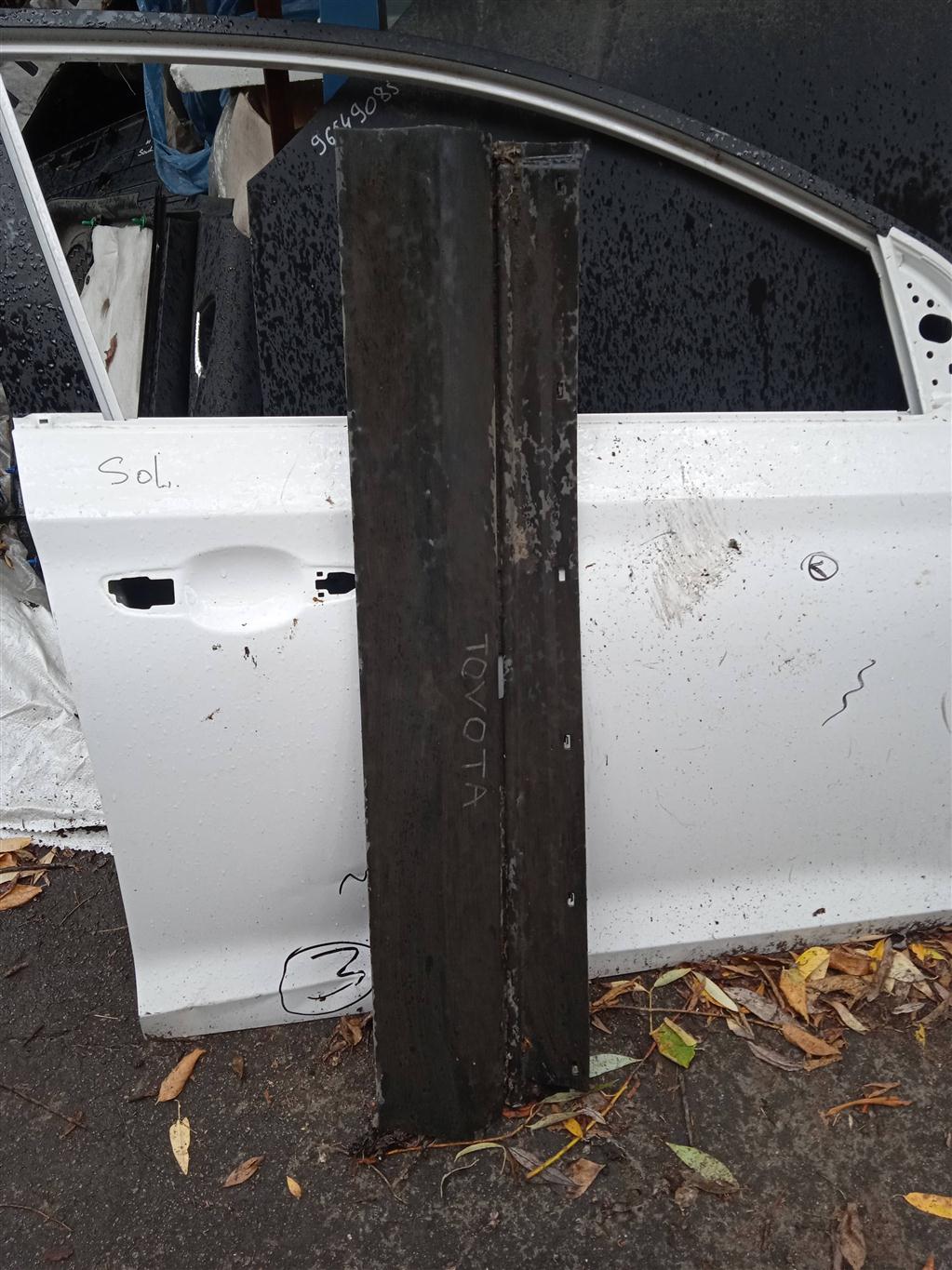 TOYOTA RAV4 00-05 для молдинг двери