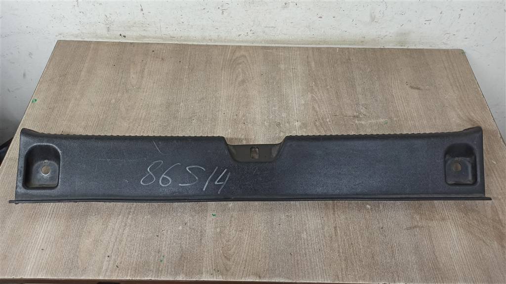 TOYOTA COROLLA 120 01-06 для Накладка замка багажника