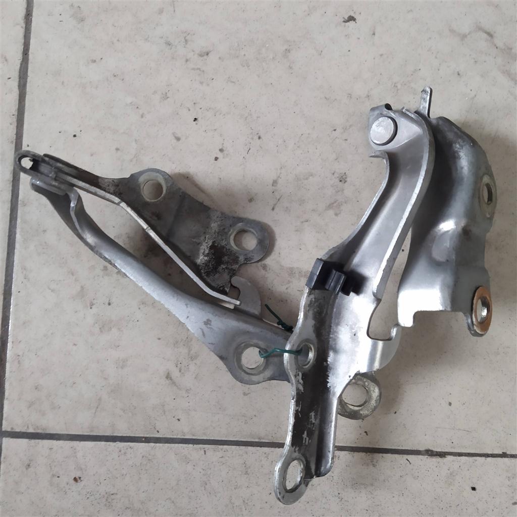 TOYOTA RAV4 00-05 для Петля капота