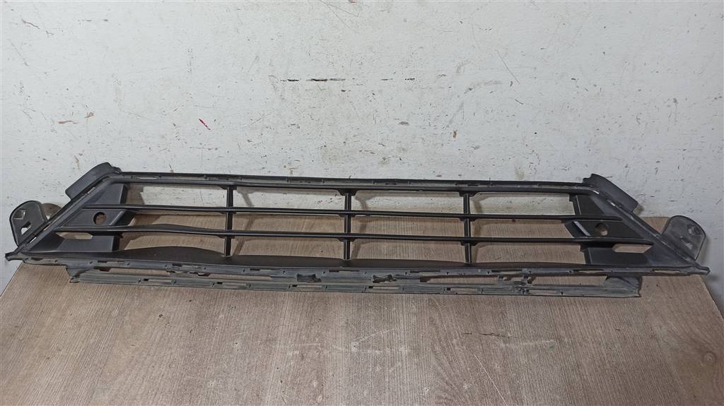 VOLVO S60 для Решетка в бампер центральная