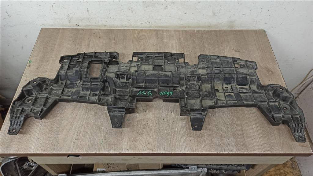 HAVAL M6 для кронштейн решетки радиатора