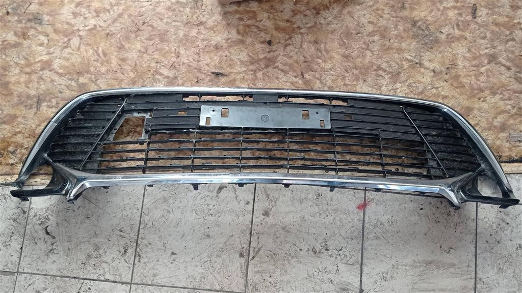 TOYOTA CAMRY V50 11-17 для Решетка в бампер центральная