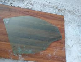 Стекло переднее правое для MITSUBISHI Carisma 98-03  запчасти бу