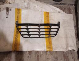 Решетка в бампер центральная для HYUNDAI IX35 10-15  запчасти бу