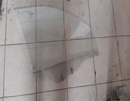 Стекло переднее правое для ZAZ Chance 09-14  запчасти бу