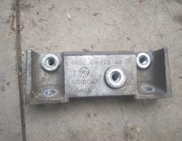 Кронштейн двигателя для LAND ROVER DISCOVERY 3 04-09г  запчасти бу