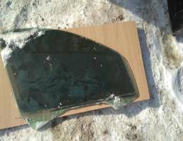 Стекло переднее правое для Peugeot 206 98-12г  запчасти бу