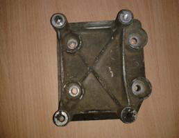 Кронштейн двигателя для Peugeot 206 98-12г  запчасти бу