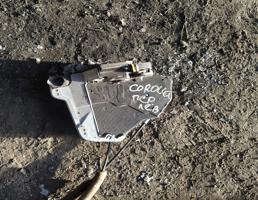 Замок двери передней левой для TOYOTA COROLLA 120 01-06  запчасти бу