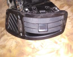 Дефлектор воздушный (в торпедо) для KIA Ceed 07-12  запчасти бу