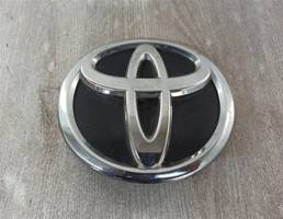 эмблема решетки радиатора для TOYOTA CAMRY V70 17-  запчасти бу