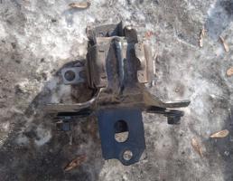 Подушка двигателя для SKODA RAPID  запчасти бу