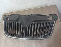 решетка радиатора для SKODA FABIA 2 2007-2014  запчасти бу