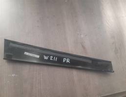 Накладка двери передней правой для MERCEDES W211  02-09  запчасти бу