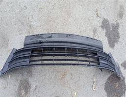 Решетка в бампер центральная для TOYOTA RAV4 13-18  запчасти бу