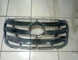 решетка радиатора для HYUNDAI SANTA FE 10-13  запчасти бу
