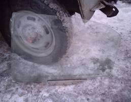 Стекло боковое заднее R для TOYOTA COROLLA 120 01-06  запчасти бу