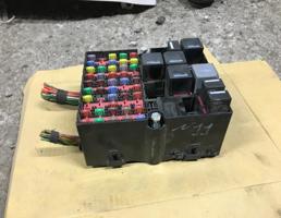 Блок предохранителей для FORD FIESTA 2001-2008  запчасти бу