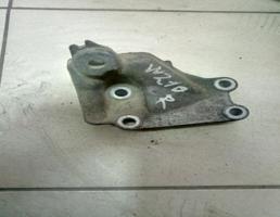 Кронштейн двигателя для MERCEDES E w210 95-03  запчасти бу