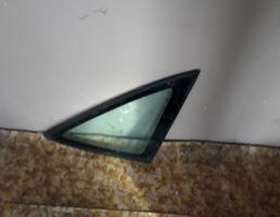 Стекло кузовное глухое правое для OPEL VECTRA A (89-95)  запчасти бу