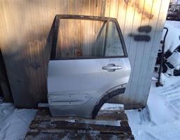 Дверь задняя левая для TOYOTA RAV4 00-05  запчасти бу